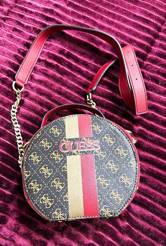 Guess small round - small, logo